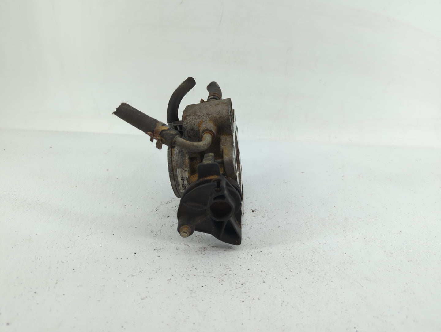 2005-2008 Ford Escape Throttle Body P/N:5L8E-AF F5RF-98989 Fits Fits 2005 2006 2007 2008 OEM Used Auto Parts - Oemusedautopa