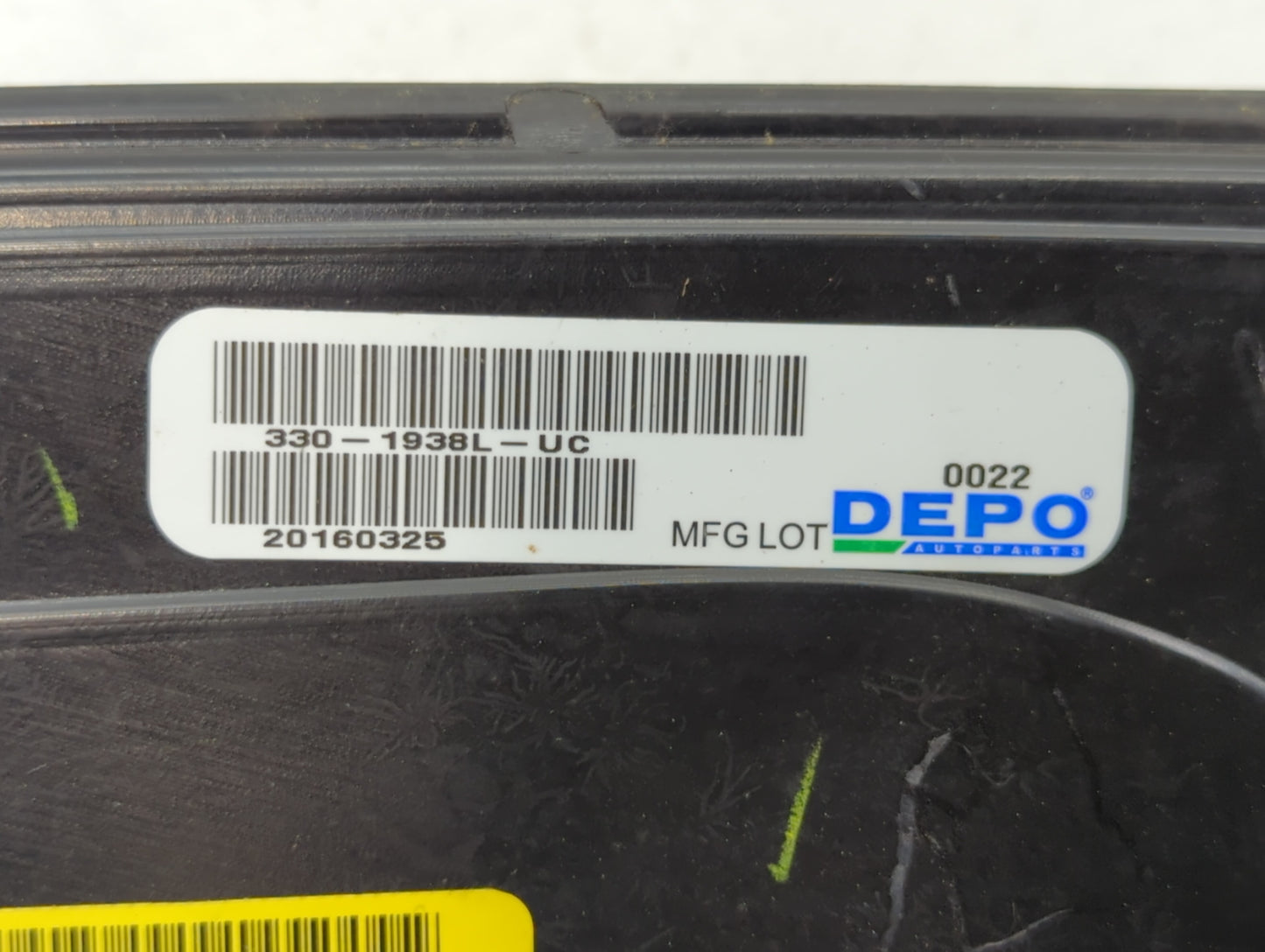 2008-2012 Ford Escape Tail Light Assembly Driver Left OEM P/N:20160325 Fits Fits 2008 2009 2010 2011 2012 OEM Used Auto Part