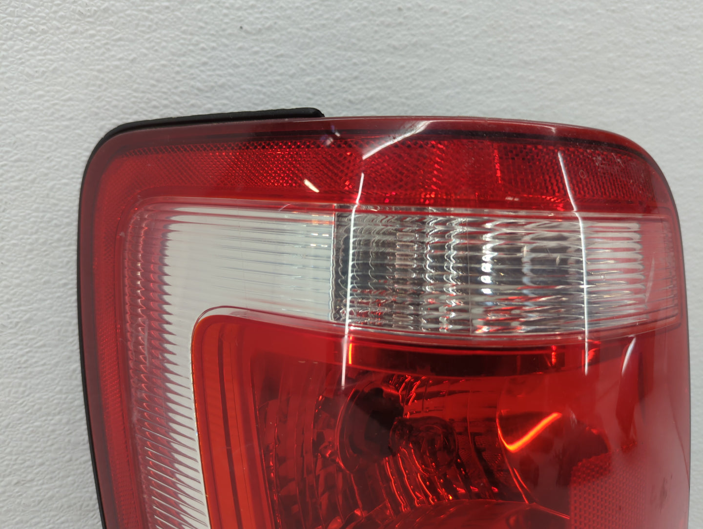 2008-2012 Ford Escape Tail Light Assembly Driver Left OEM P/N:8L84-13B505-A Fits Fits 2008 2009 2010 2011 2012 OEM Used Auto