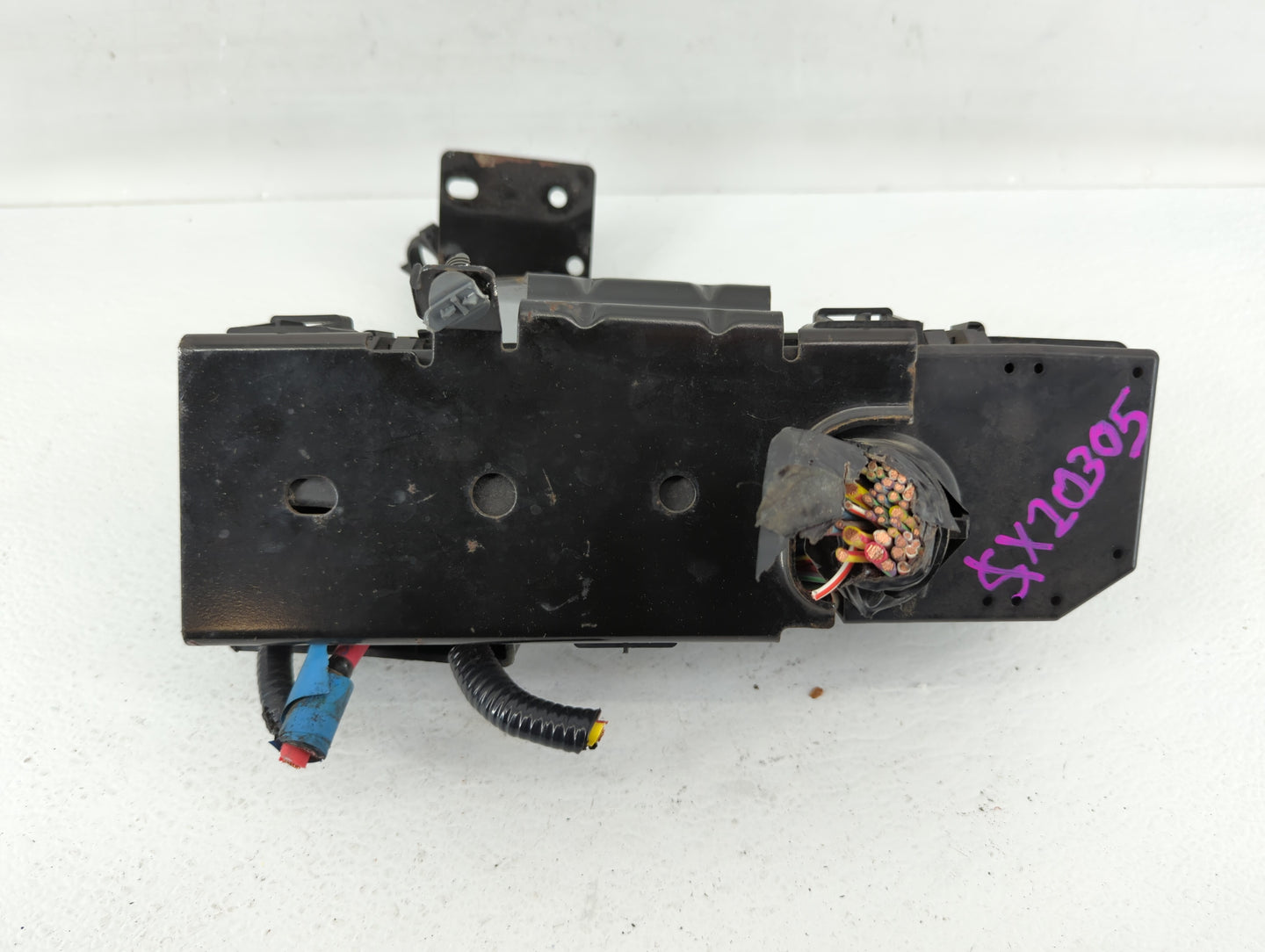 2008 Ford Escape Fusebox Fuse Box Panel Relay Module P/N:8L8T-14A003-AE Fits OEM Used Auto Parts - Oemusedautoparts1.com