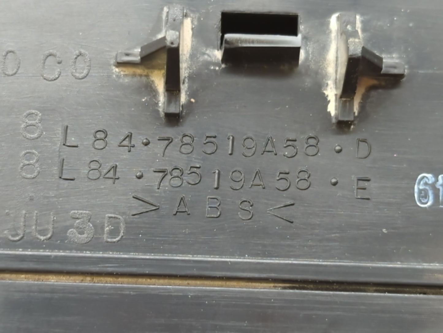 2008 Ford Escape Overhead Roof Console - Oemusedautoparts1.com