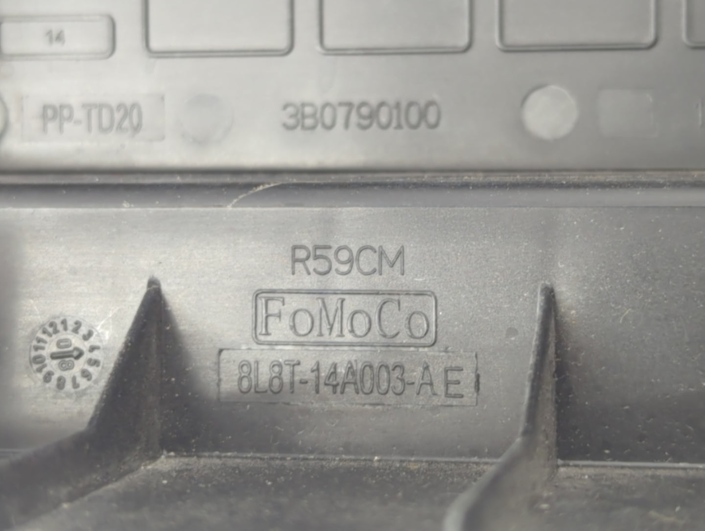 2008 Ford Escape Fusebox Fuse Box Panel Relay Module P/N:3B0790100 8L8T-14A003-AE Fits OEM Used Auto Parts - Oemusedautopart