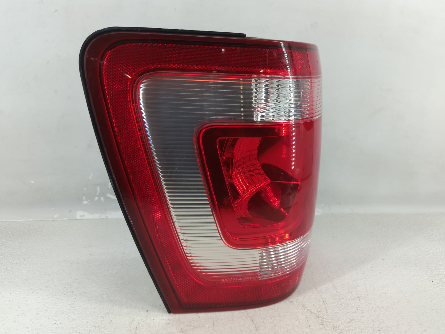 2008-2012 Ford Escape Tail Light Assembly Passenger Right OEM P/N:44ZH-1922 A Fits Fits 2008 2009 2010 2011 2012 OEM Used Au