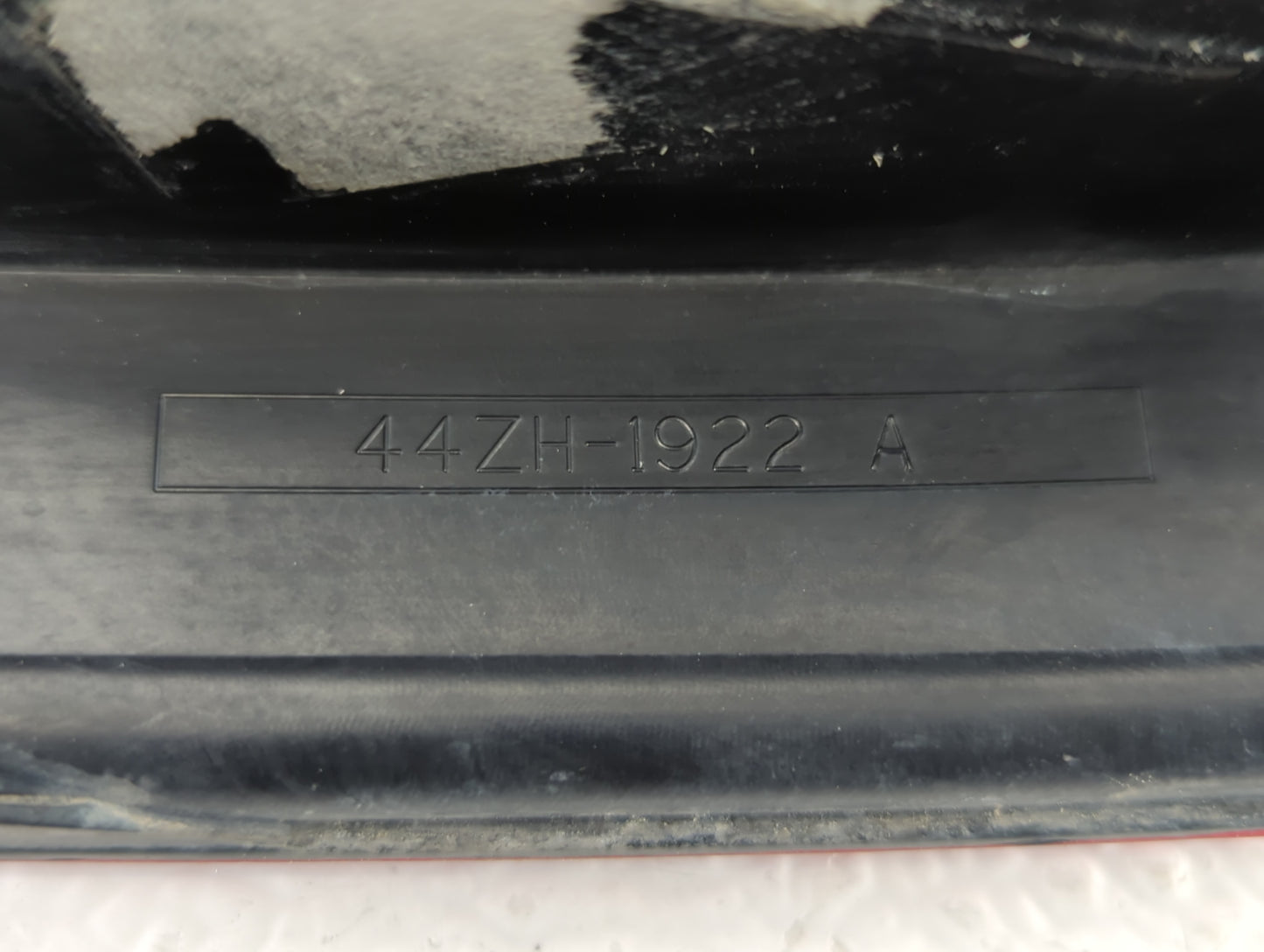 2008-2012 Ford Escape Tail Light Assembly Passenger Right OEM P/N:44ZH-1922 A Fits Fits 2008 2009 2010 2011 2012 OEM Used Au