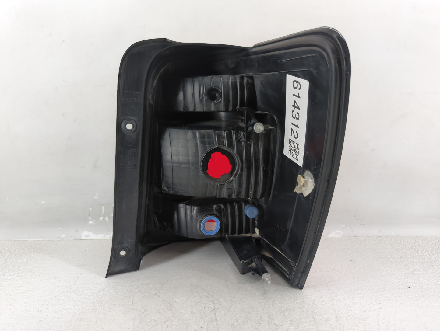 2008-2012 Ford Escape Tail Light Assembly Passenger Right OEM P/N:44ZH-1922 A Fits Fits 2008 2009 2010 2011 2012 OEM Used Au