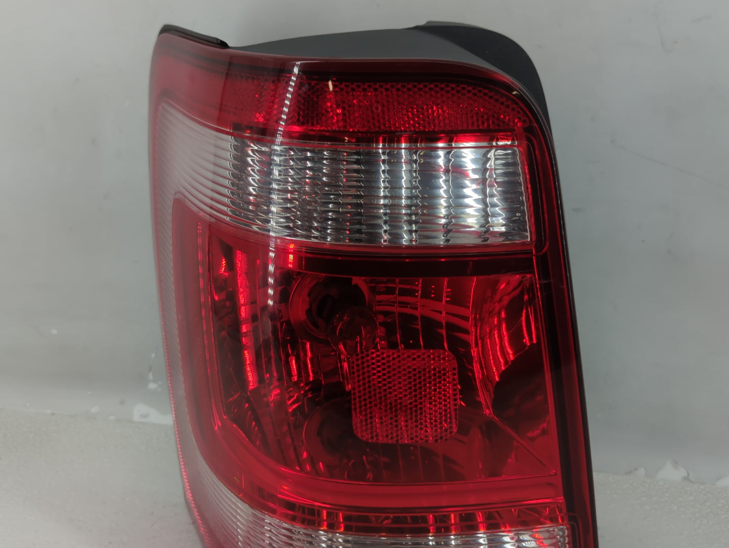 2008-2012 Ford Escape Tail Light Assembly Driver Left OEM P/N:44ZH1922 B Fits Fits 2008 2009 2010 2011 2012 OEM Used Auto Pa