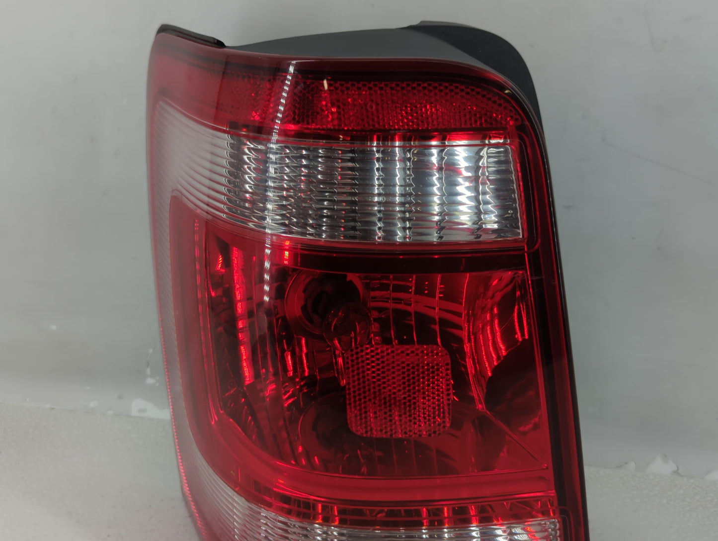 2008-2012 Ford Escape Tail Light Assembly Driver Left OEM P/N:44ZH1922 B Fits Fits 2008 2009 2010 2011 2012 OEM Used Auto Pa
