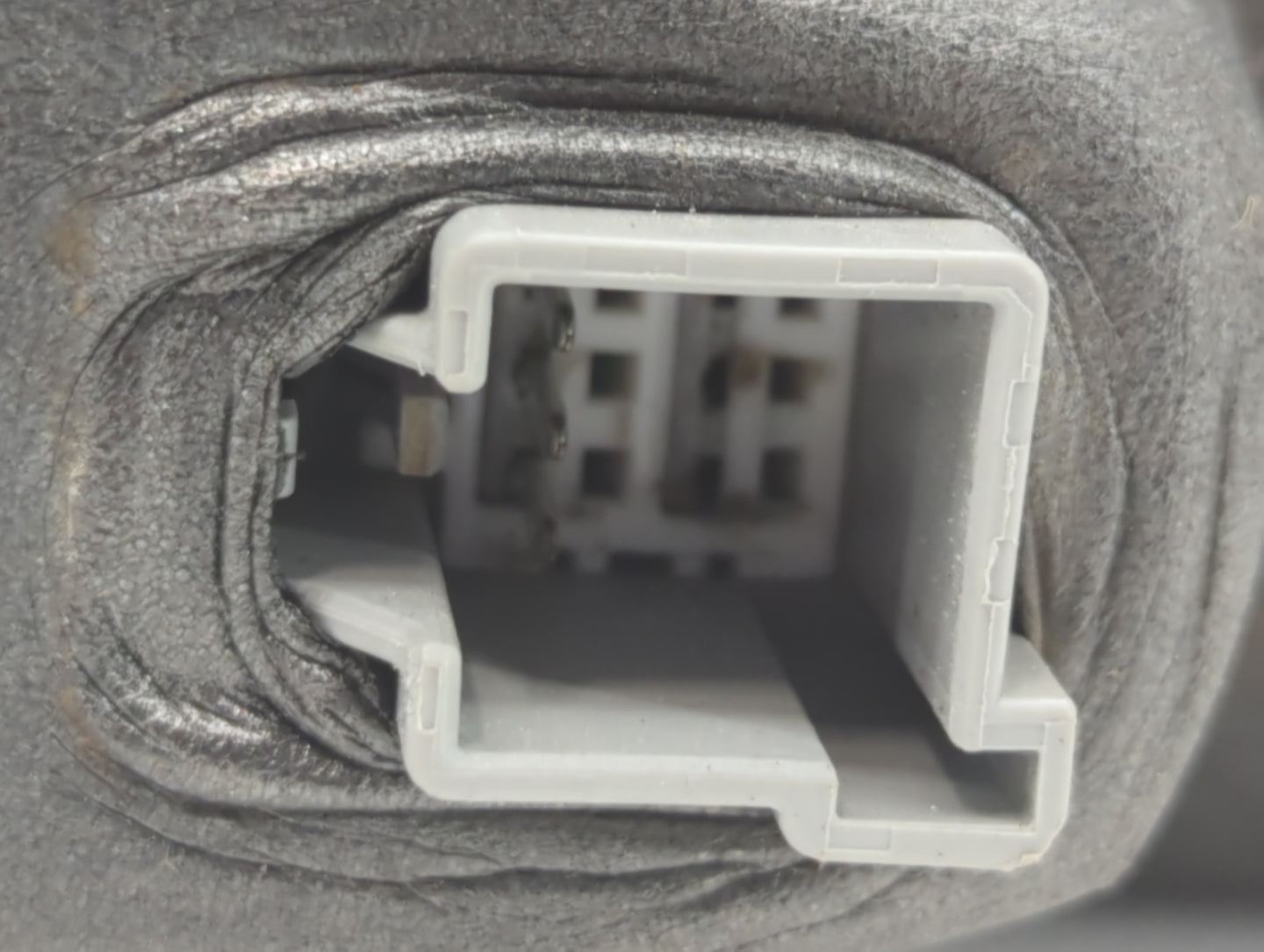 2008-2009 Ford Escape Driver Left Side View Manual Door Mirror Black - Oemusedautoparts1.com