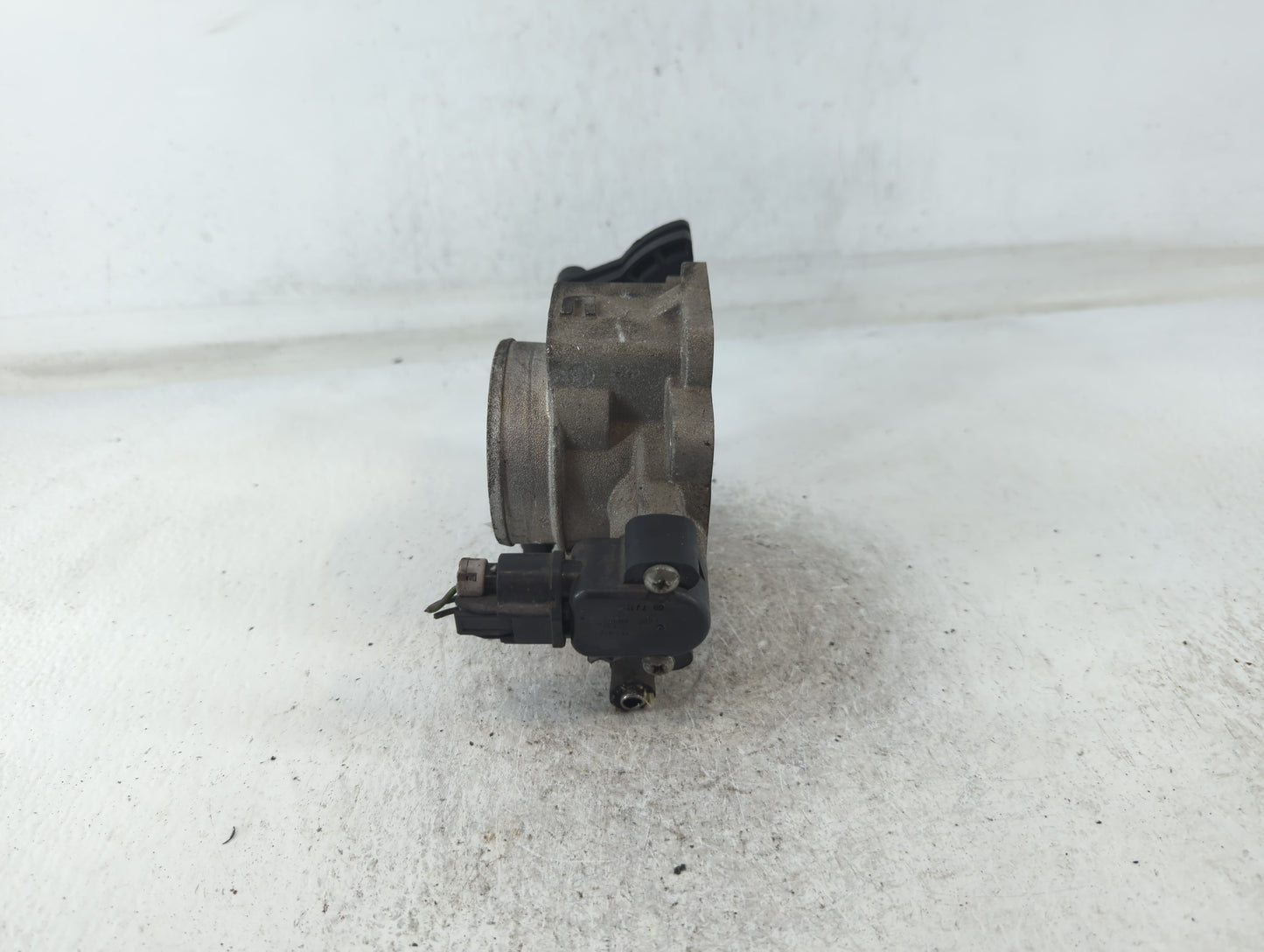 2005-2008 Ford Escape Throttle Body P/N:5L8E-AF Fits Fits 2005 2006 2007 2008 OEM Used Auto Parts - Oemusedautoparts1.com