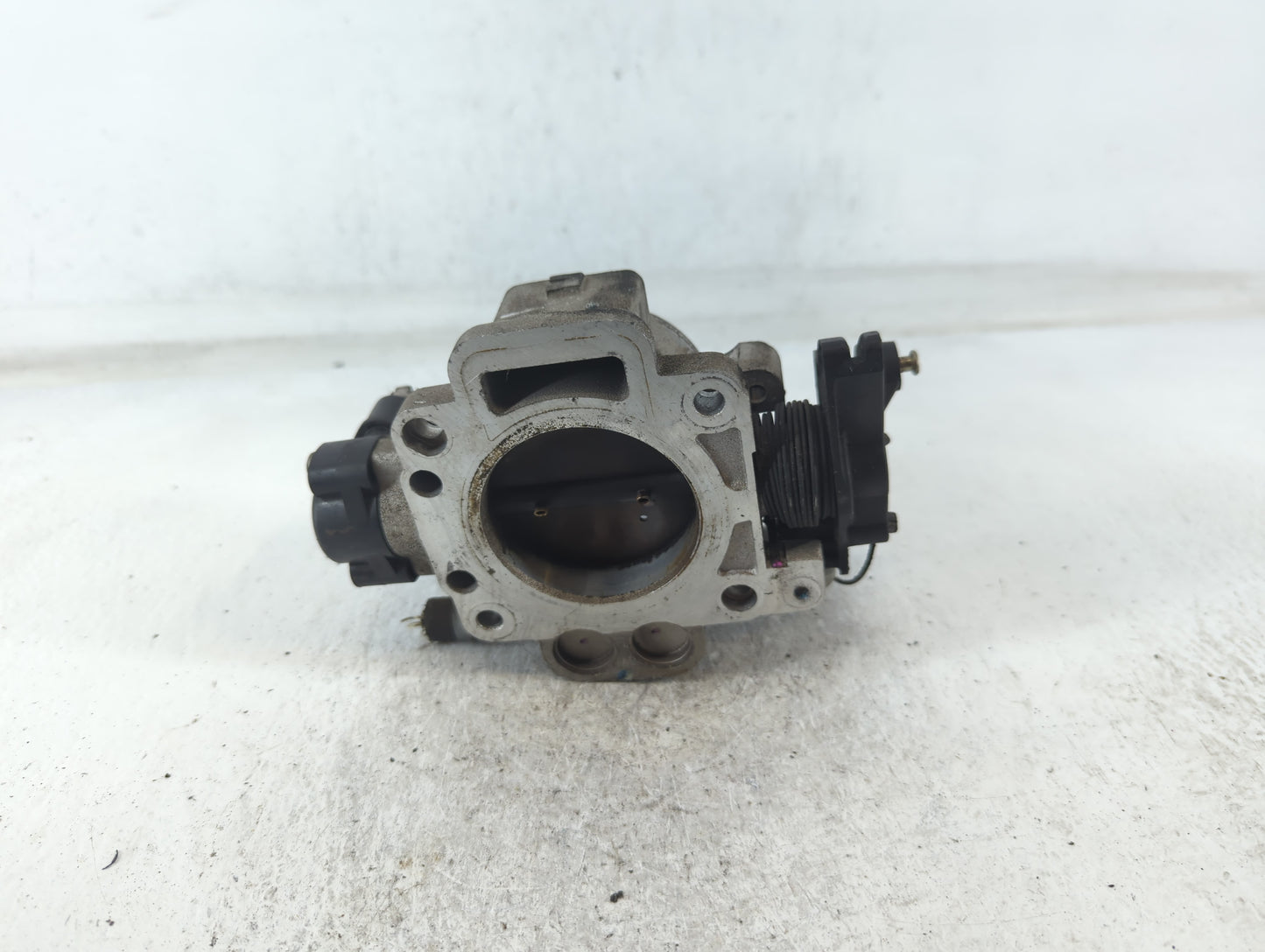 2005-2008 Ford Escape Throttle Body P/N:5L8E-AF Fits Fits 2005 2006 2007 2008 OEM Used Auto Parts - Oemusedautoparts1.com