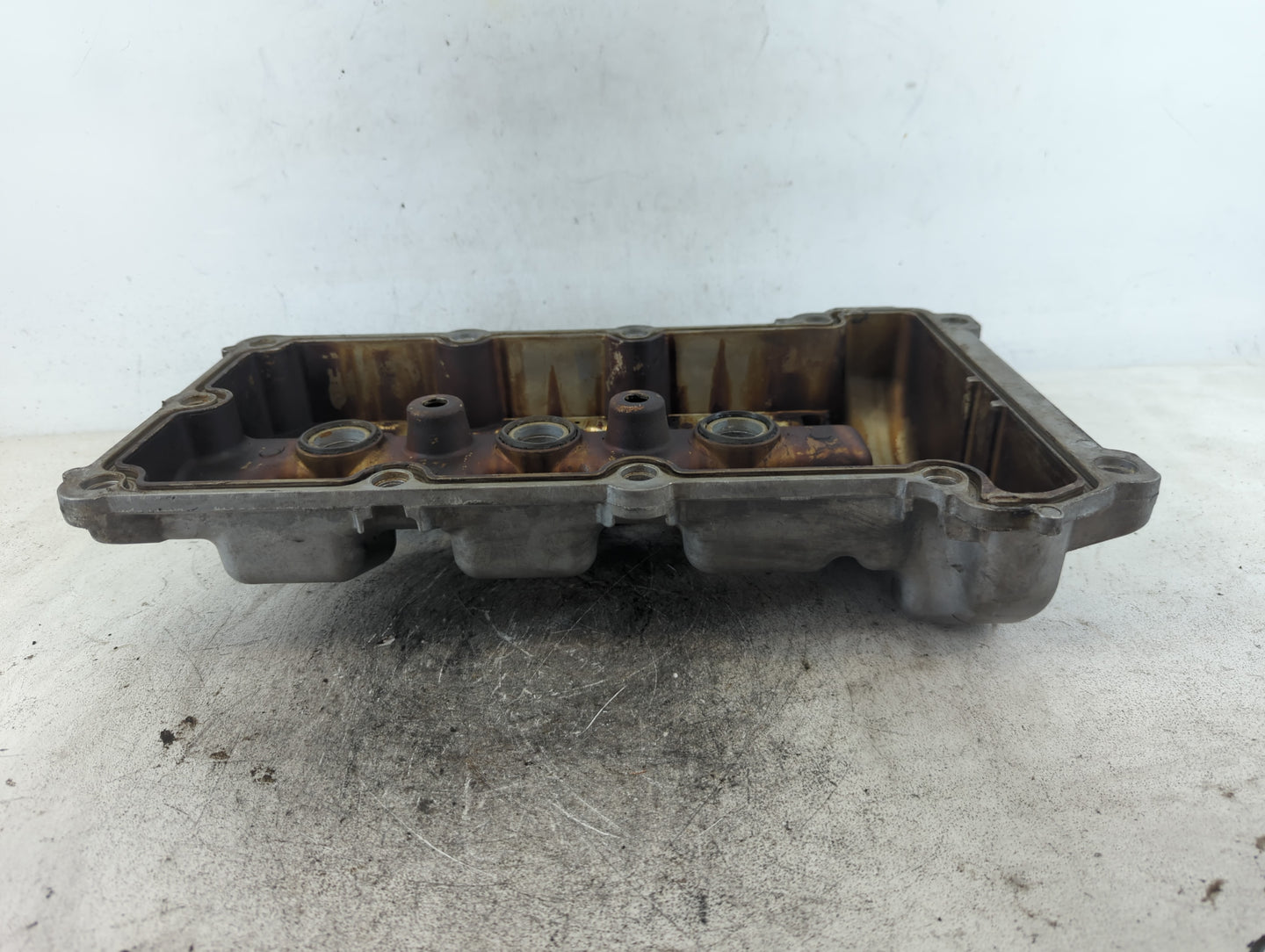 2008 Ford Escape Driver Left Cylinder Head Valve Cover P/N:6L8E-6582-BB Fits OEM Used Auto Parts - Oemusedautoparts1.com