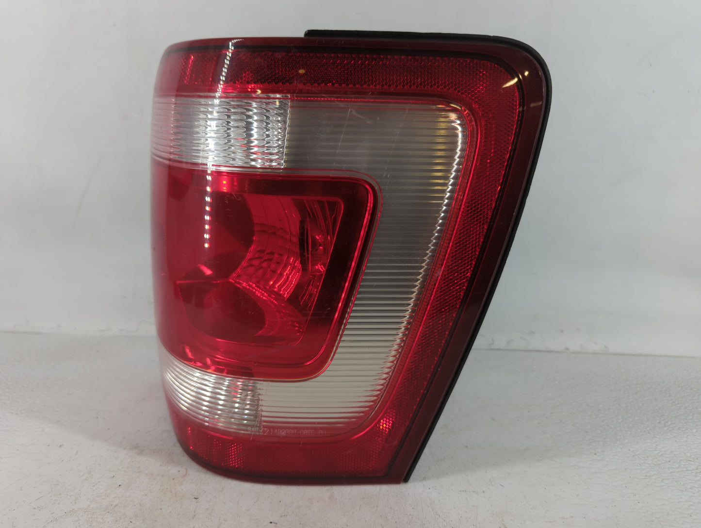 2008-2012 Ford Escape Tail Light Assembly Passenger Right OEM P/N:44ZH-1922 B Fits Fits 2008 2009 2010 2011 2012 OEM Used Au
