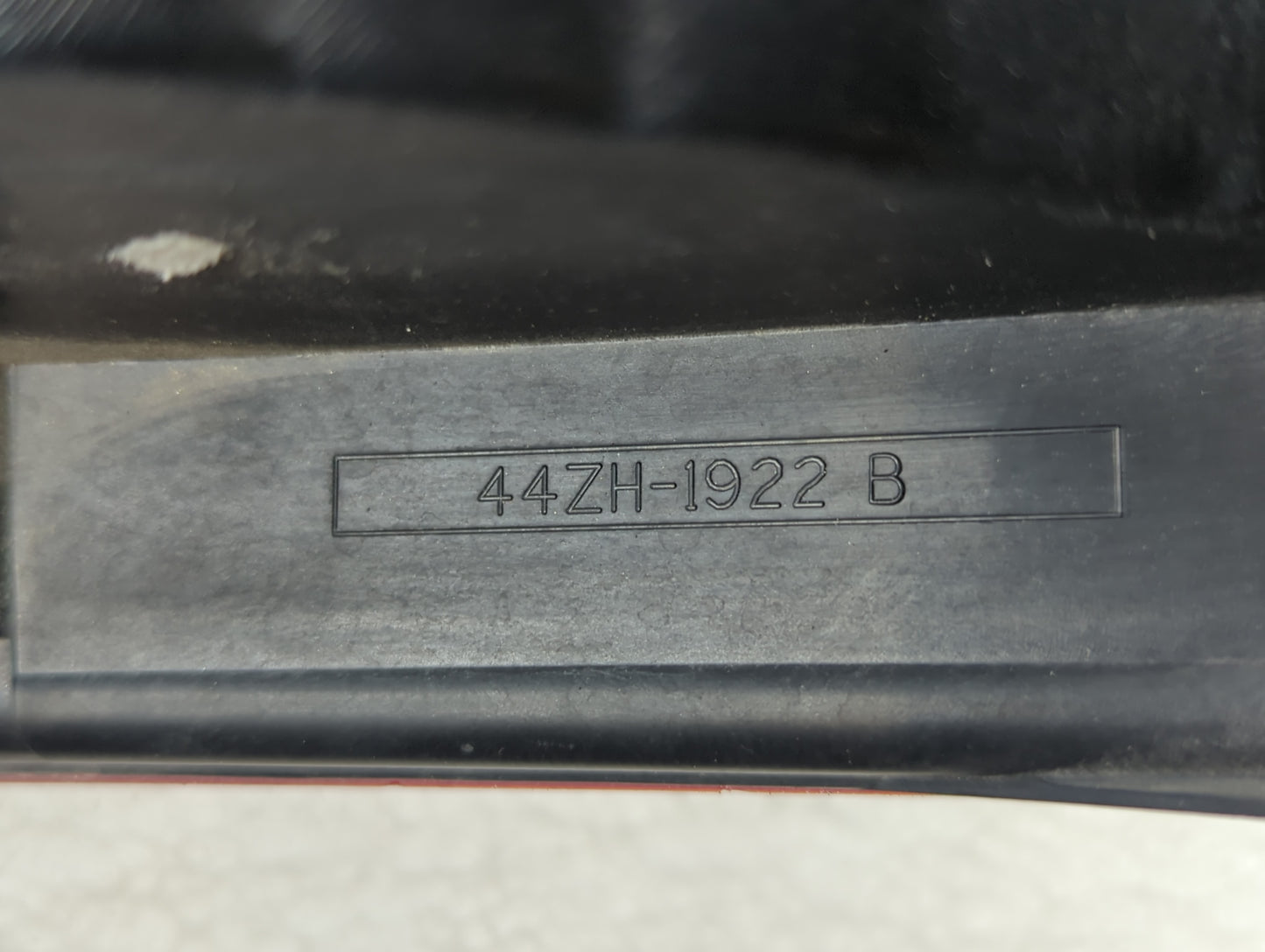 2008-2012 Ford Escape Tail Light Assembly Passenger Right OEM P/N:44ZH-1922 B Fits Fits 2008 2009 2010 2011 2012 OEM Used Au