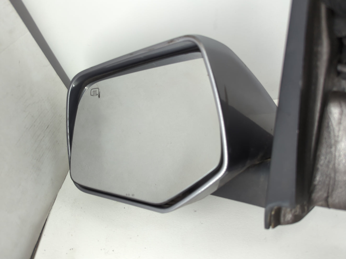 2008-2009 Ford Escape Driver Side View Mirror - Left Door Mirror OEM Used - Oemusedautoparts1.com