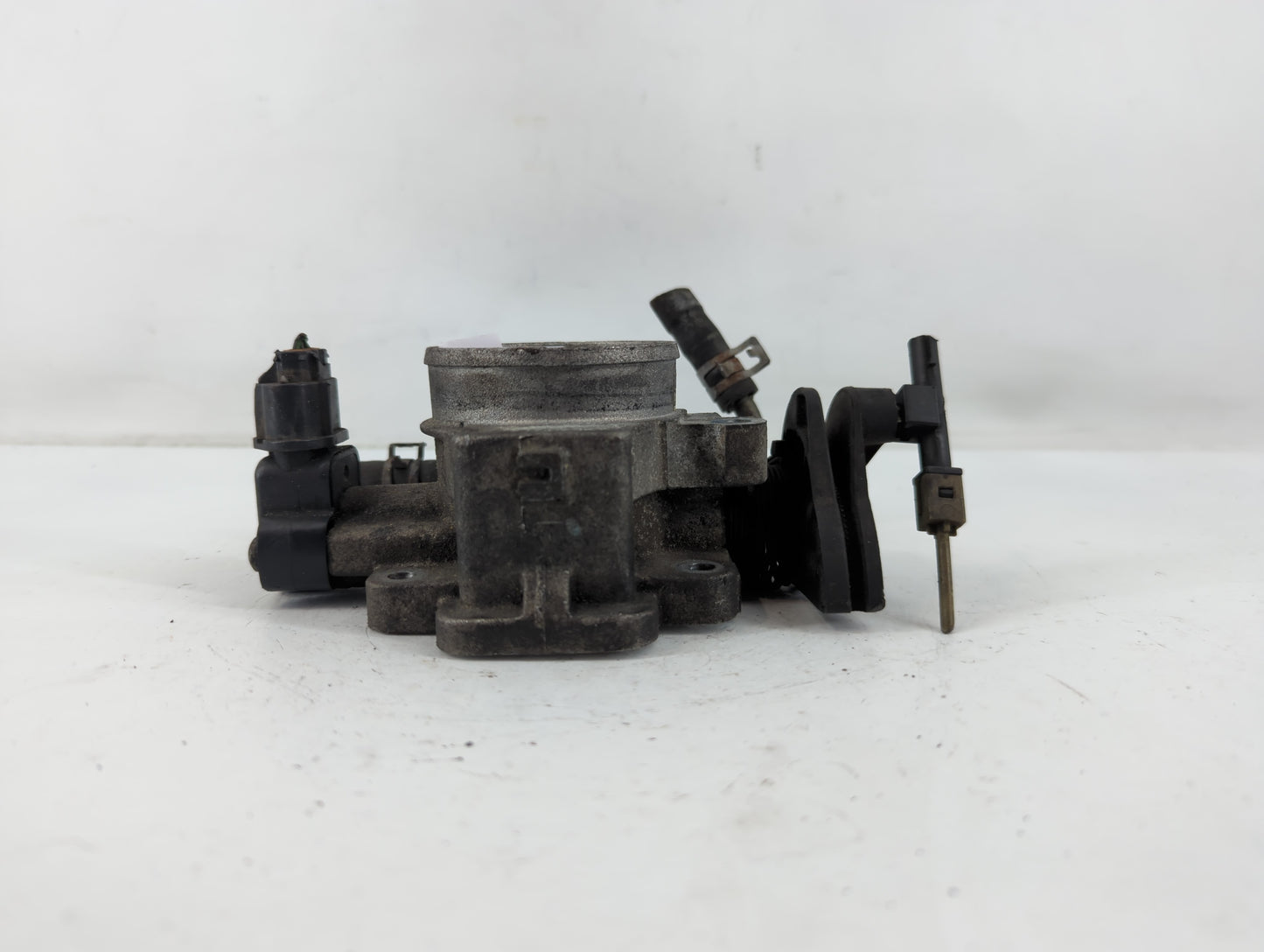 2005-2008 Ford Escape Throttle Body P/N:F5RF 98989 Fits Fits 2005 2006 2007 2008 OEM Used Auto Parts - Oemusedautoparts1.com
