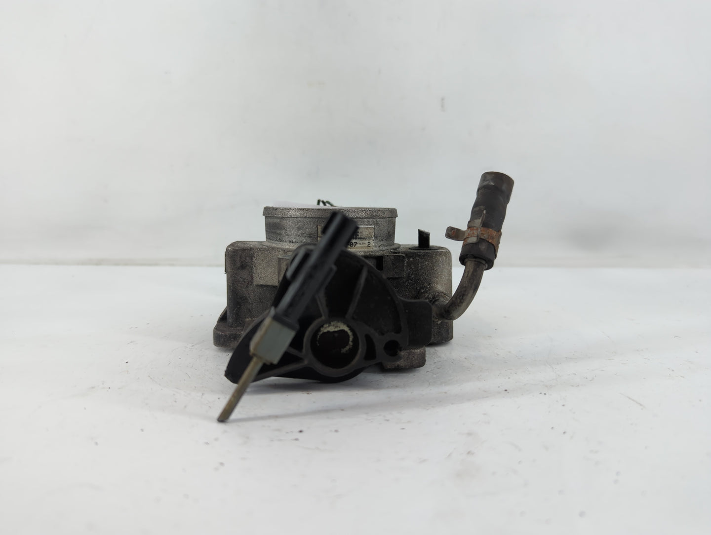 2005-2008 Ford Escape Throttle Body P/N:F5RF 98989 Fits Fits 2005 2006 2007 2008 OEM Used Auto Parts - Oemusedautoparts1.com