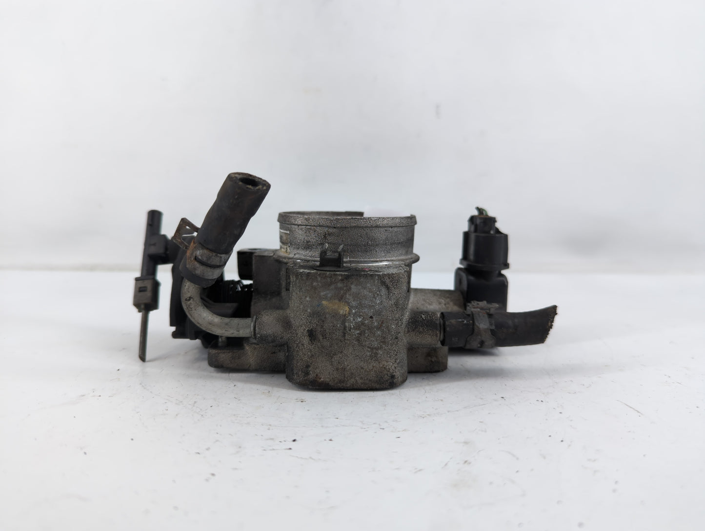 2005-2008 Ford Escape Throttle Body P/N:F5RF 98989 Fits Fits 2005 2006 2007 2008 OEM Used Auto Parts - Oemusedautoparts1.com