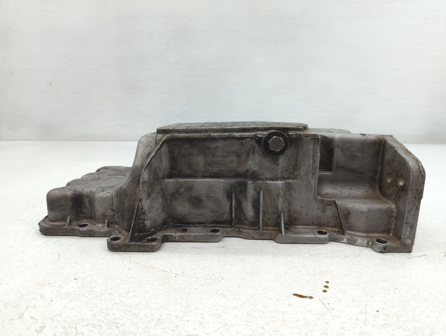 2008 Ford Escape Engine Oil Pan P/N:8L8E-6675-AA Fits OEM Used Auto Parts - Oemusedautoparts1.com