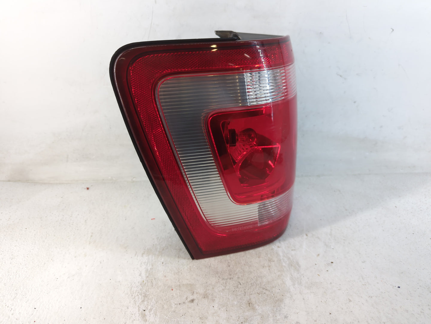 2008-2012 Ford Escape Tail Light Assembly Driver Left OEM P/N:D040712 Fits Fits 2008 2009 2010 2011 2012 OEM Used Auto Parts