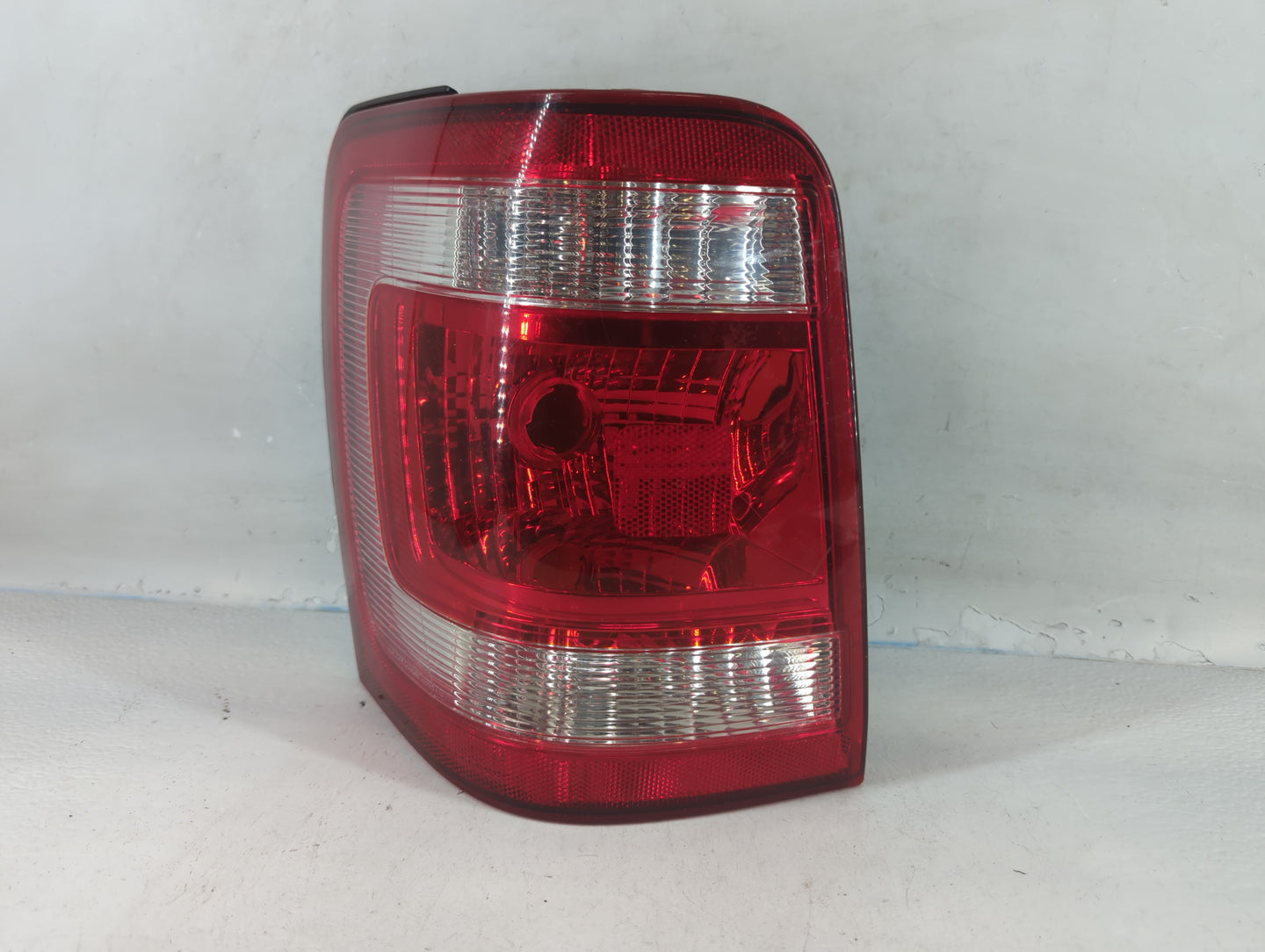 2008-2012 Ford Escape Tail Light Assembly Driver Left OEM P/N:8L84-13B505-A Fits Fits 2008 2009 2010 2011 2012 OEM Used Auto