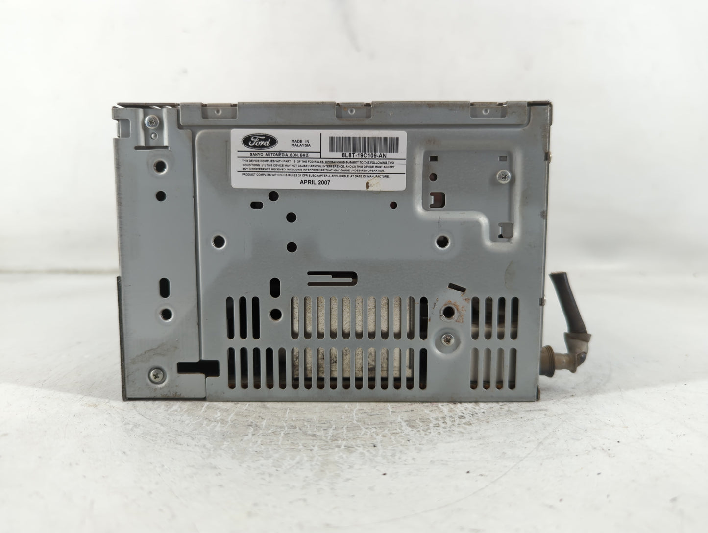 2008 Ford Escape Radio AM FM Cd Player Receiver Replacement P/N:8L8T8C815FS Fits OEM Used Auto Parts - Oemusedautoparts1.com