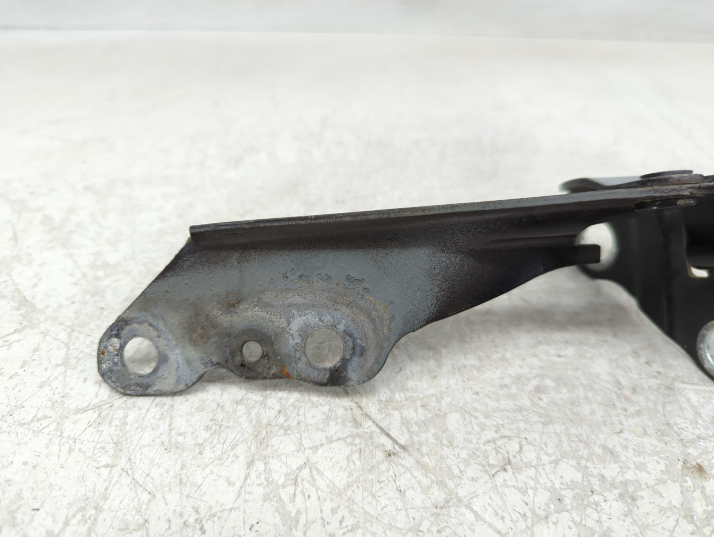 2008 Ford Escape Passenger Hood Hinge - Oemusedautoparts1.com