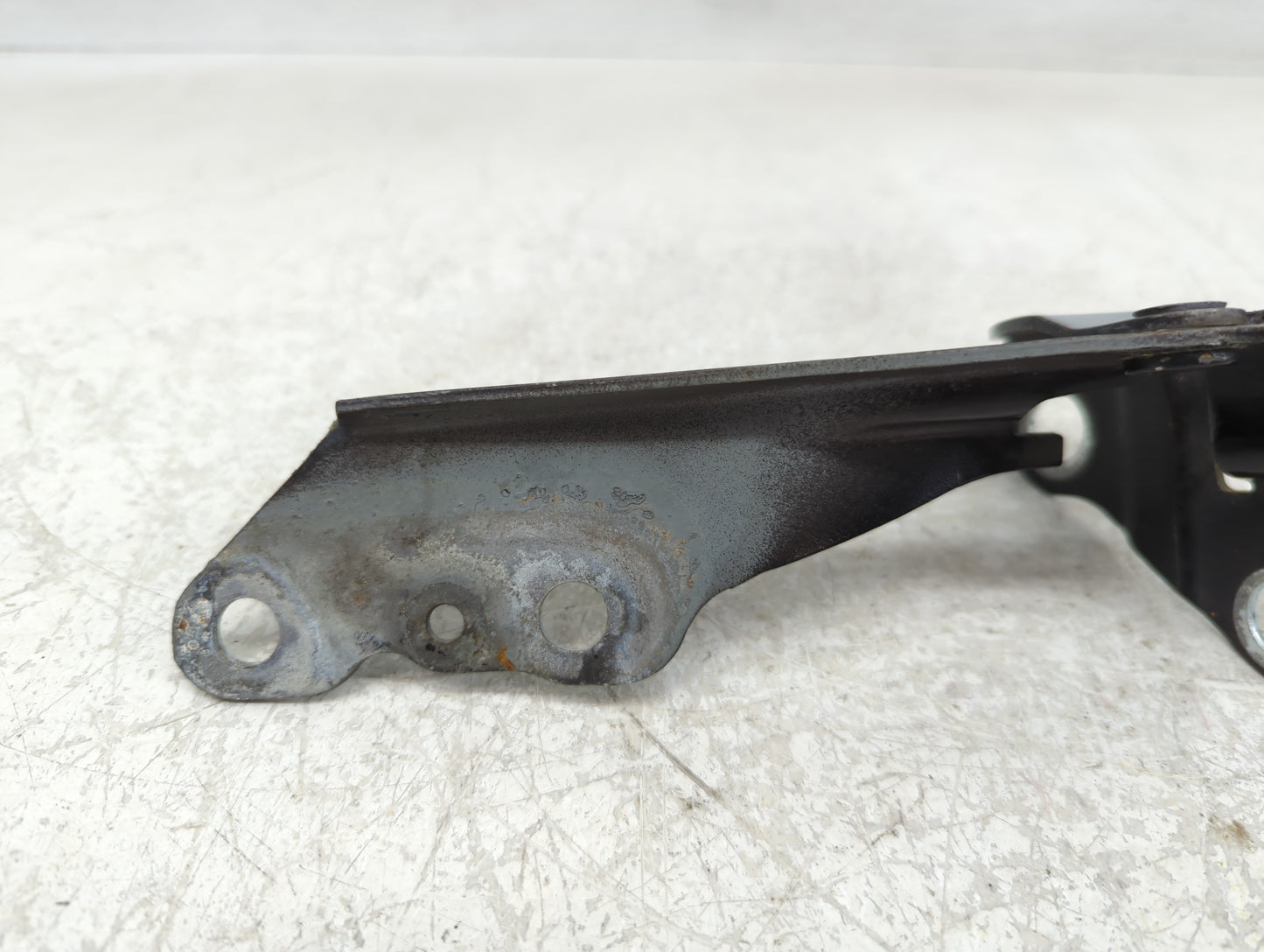 2008 Ford Escape Passenger Hood Hinge - Oemusedautoparts1.com