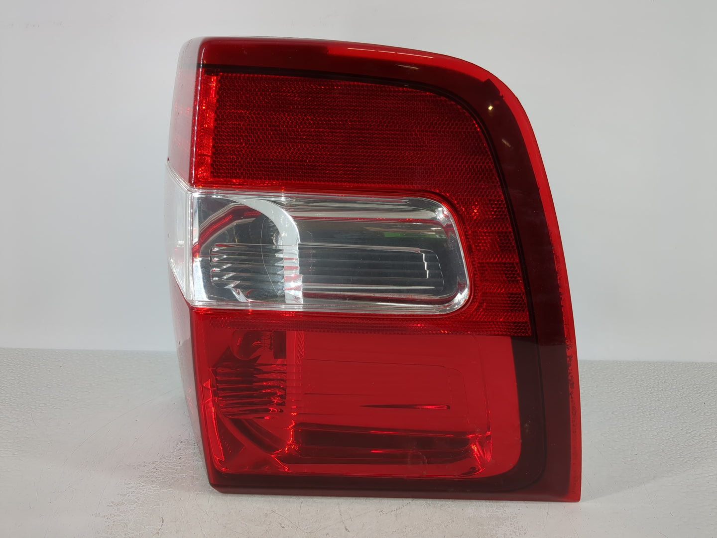 2007-2017 Ford Expedition Tail Light Assembly Passenger Right OEM P/N:44ZH-1865B Fits OEM Used Auto Parts - Oemusedautoparts