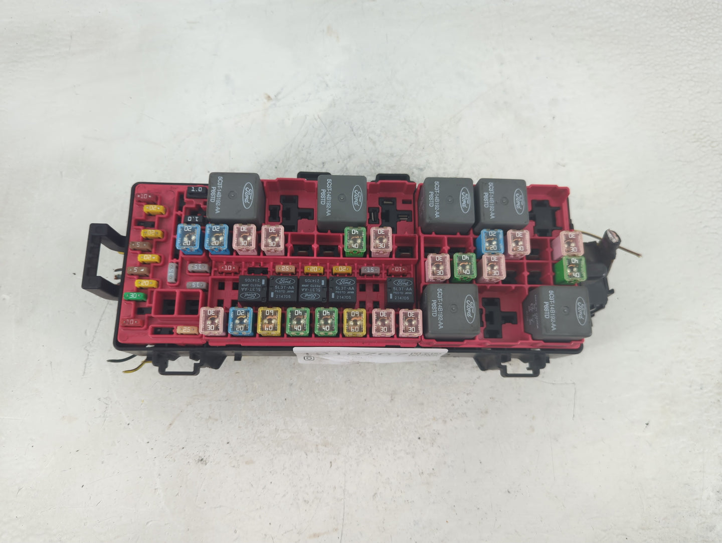 2007-2008 Ford Expedition Fusebox Fuse Box Panel Relay Module P/N:8L1T-14A003-AA Fits Fits 2007 2008 OEM Used Auto Parts - O