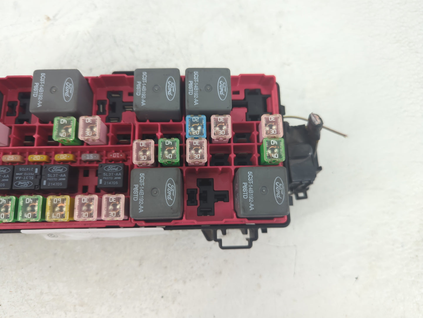 2007-2008 Ford Expedition Fusebox Fuse Box Panel Relay Module P/N:8L1T-14A003-AA Fits Fits 2007 2008 OEM Used Auto Parts - O