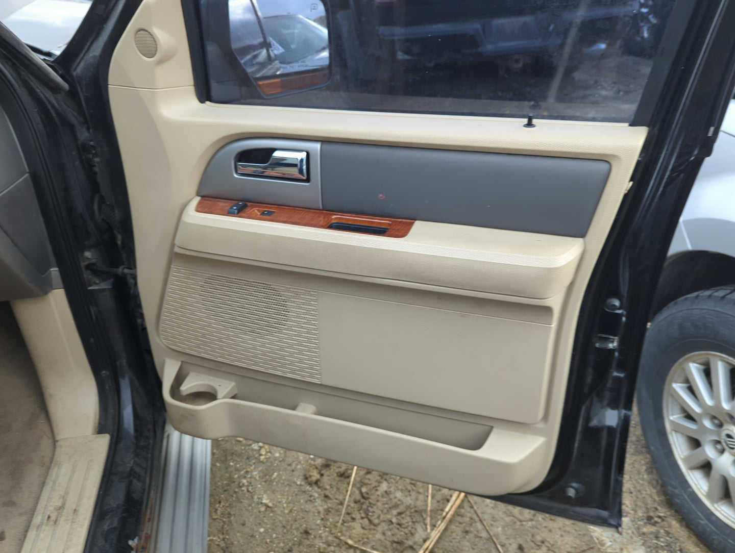 2008 Ford Expedition Front Right Passenger Interior Door Panel Trim - Oemusedautoparts1.com