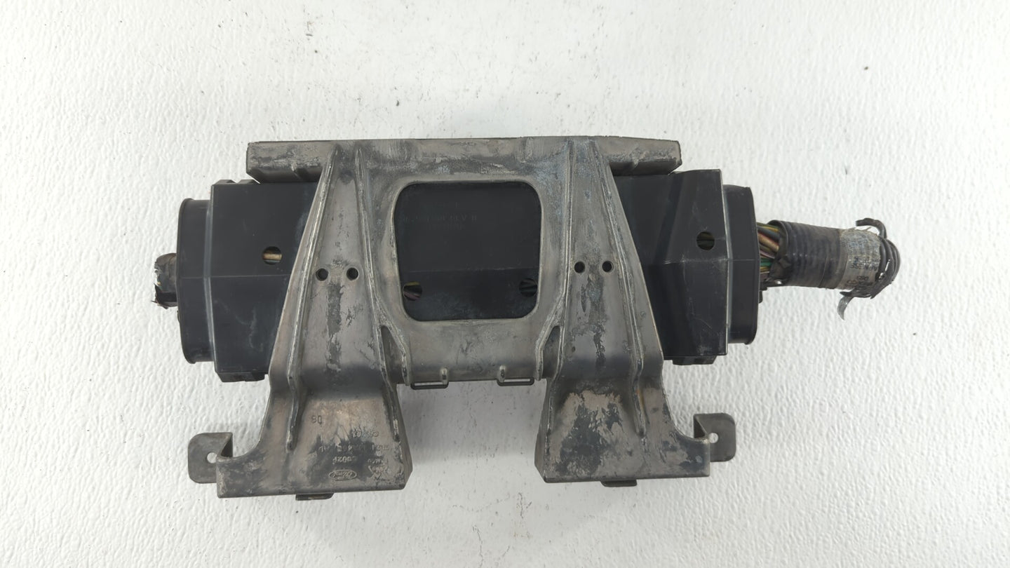 2007-2008 Ford Expedition Fusebox Fuse Box Panel Relay Module P/N:7L1T-15604-BK 7L1T15604BK Fits Fits 2007 2008 OEM Used Aut