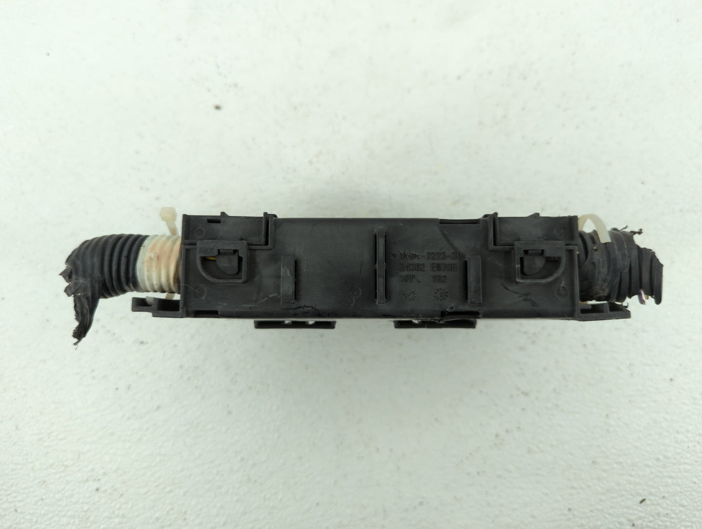 2007-2008 Ford Expedition Fusebox Fuse Box Panel Relay Module P/N:7L1T-15604-BK 7L1T15604BK Fits Fits 2007 2008 OEM Used Aut