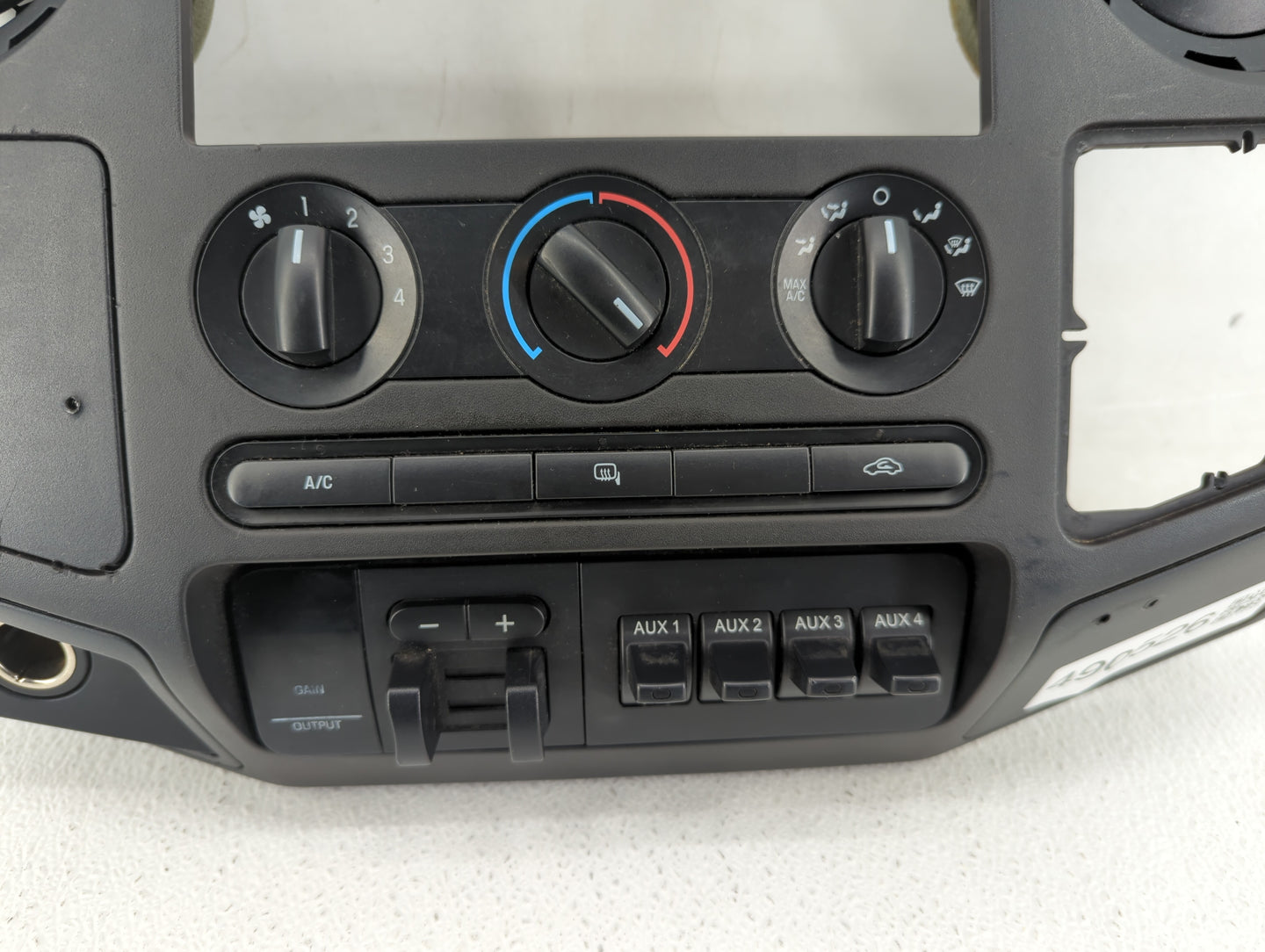 2008 Ford Expedition Climate Control Module Temperature AC/Heater Replacement P/N:19980-0ZU7A Fits OEM Used Auto Parts - Oem