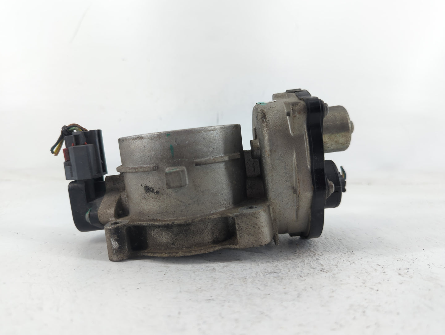 2008 Ford Expedition Throttle Body P/N:102607 2 1367022, 6L3E-AA Fits Fits 2004 2005 2006 2007 2009 2010 OEM Used Auto Parts
