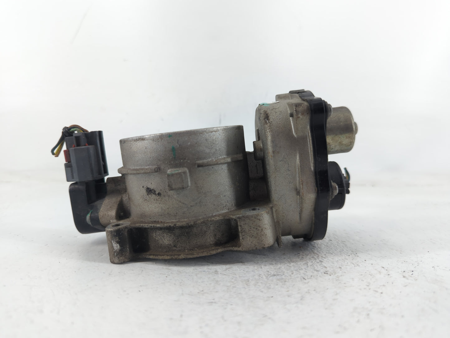 2008 Ford Expedition Throttle Body P/N:102607 2 1367022, 6L3E-AA Fits Fits 2004 2005 2006 2007 2009 2010 OEM Used Auto Parts
