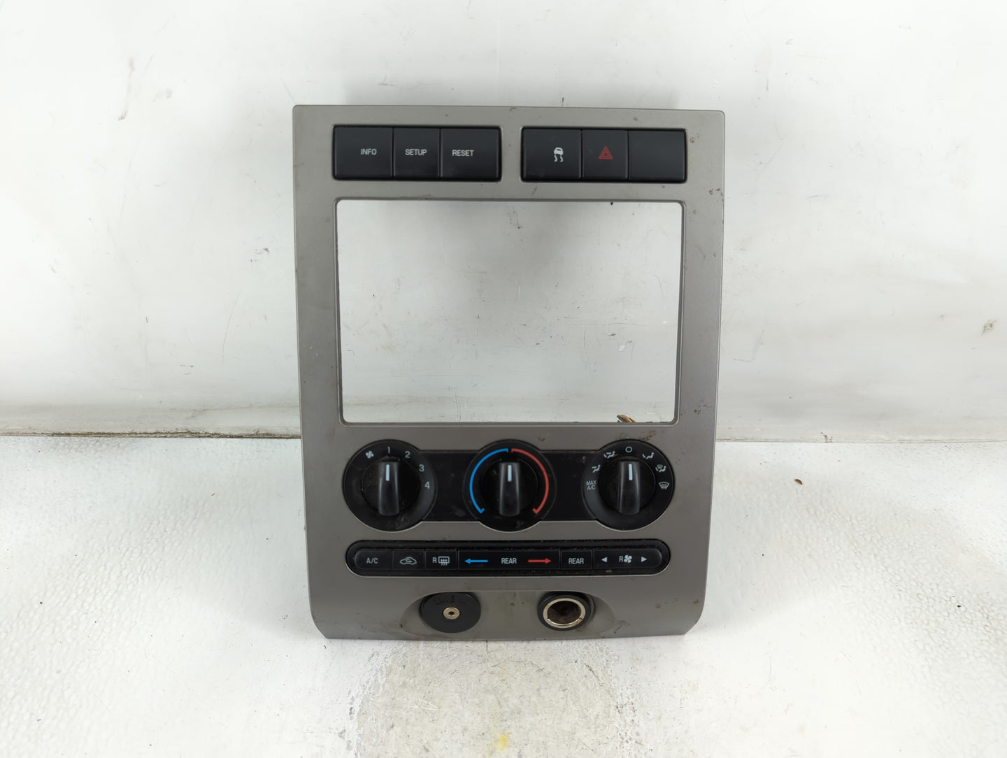 2008 Ford Expedition Climate Control Module Temperature AC/Heater Replacement P/N:2302BES22983346 Fits OEM Used Auto Parts -