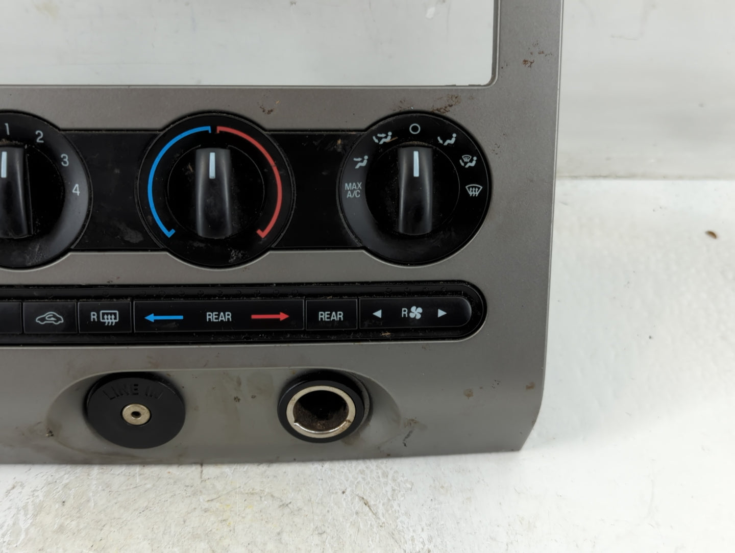 2008 Ford Expedition Climate Control Module Temperature AC/Heater Replacement P/N:2302BES22983346 Fits OEM Used Auto Parts -