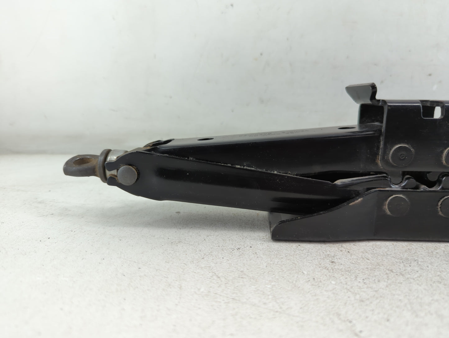 2008 Ford Explorer Spare Scissor Car Jack - Oemusedautoparts1.com
