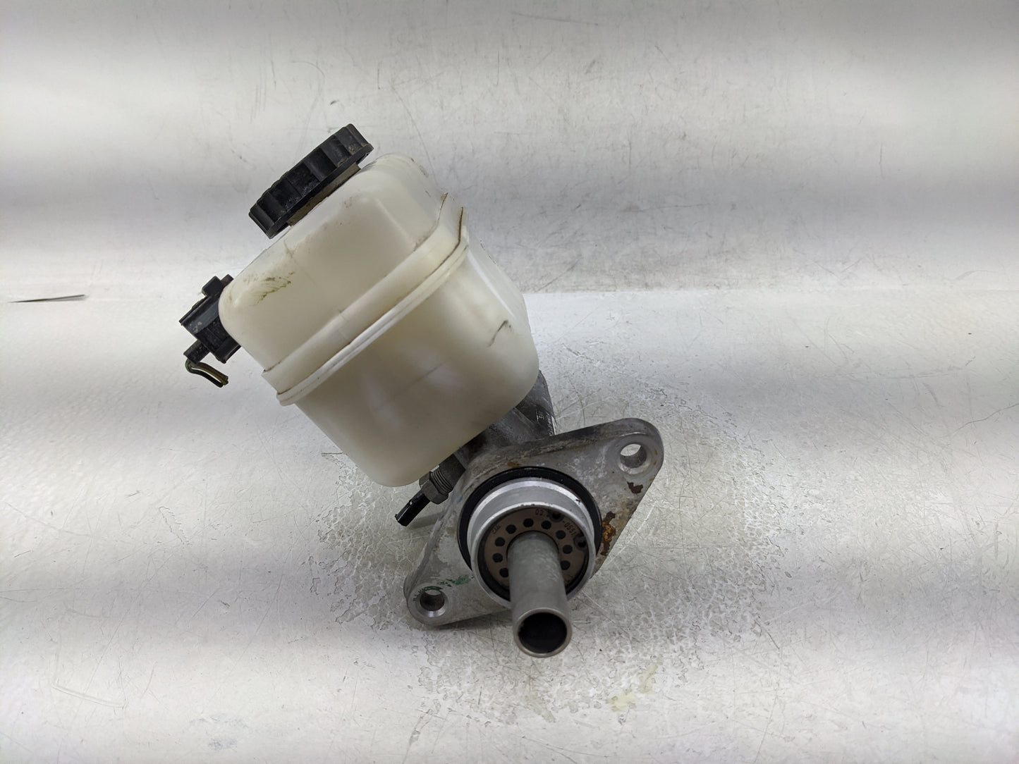 2006-2010 Ford Explorer Brake Master Cylinder 1376287 - Oemusedautoparts1.com