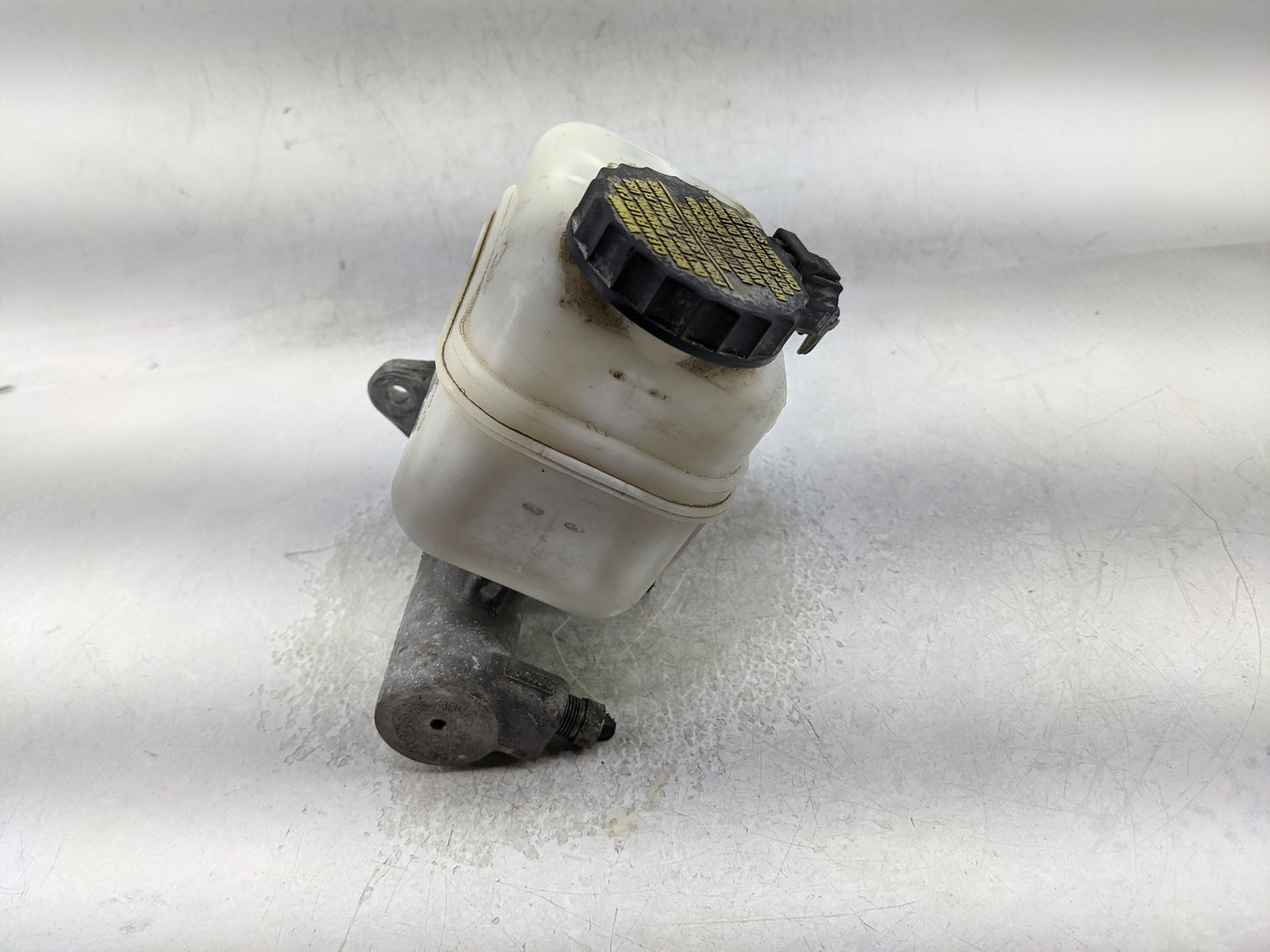 2006-2010 Ford Explorer Brake Master Cylinder 1376287 - Oemusedautoparts1.com