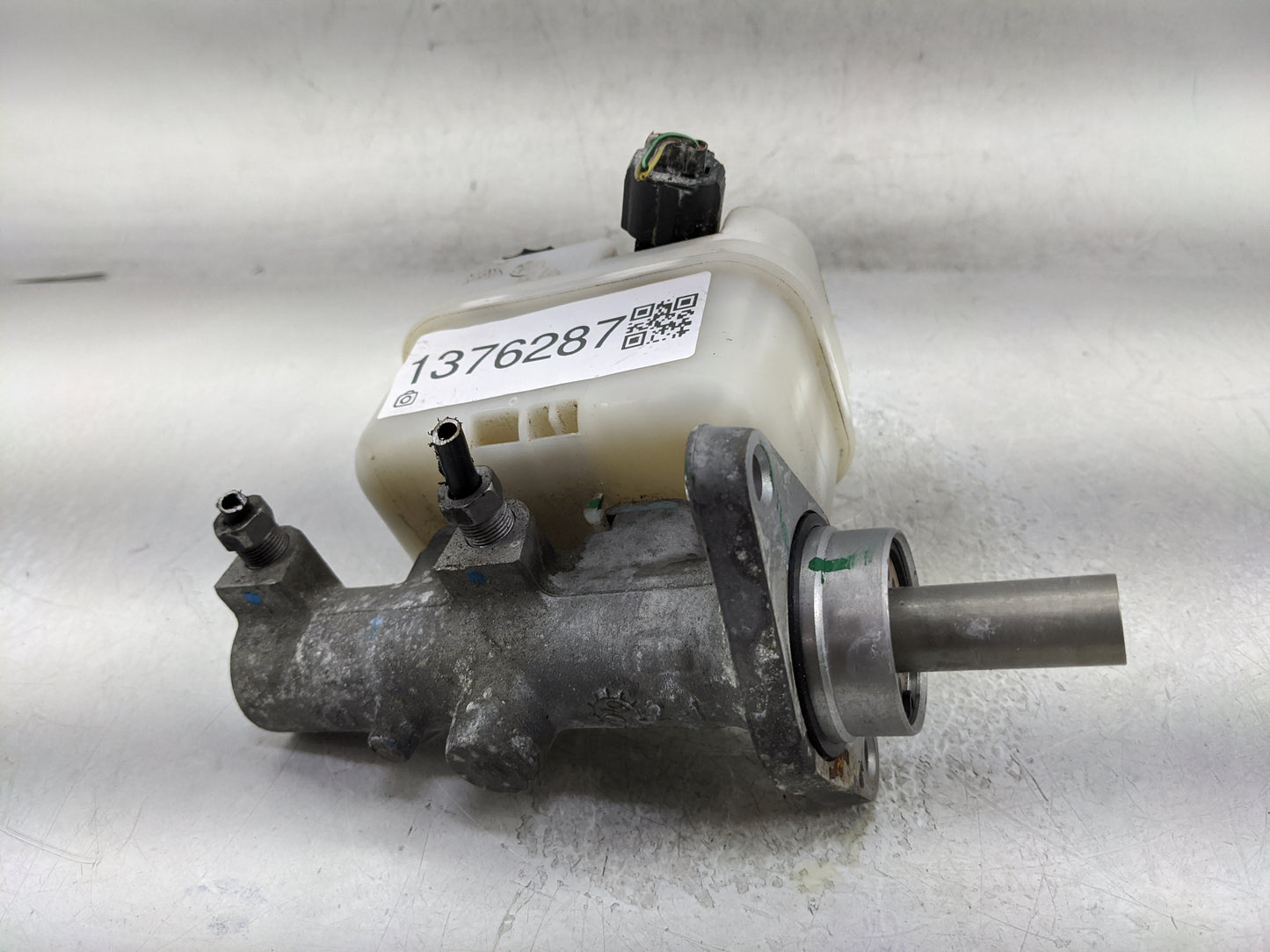 2006-2010 Ford Explorer Brake Master Cylinder 1376287 - Oemusedautoparts1.com