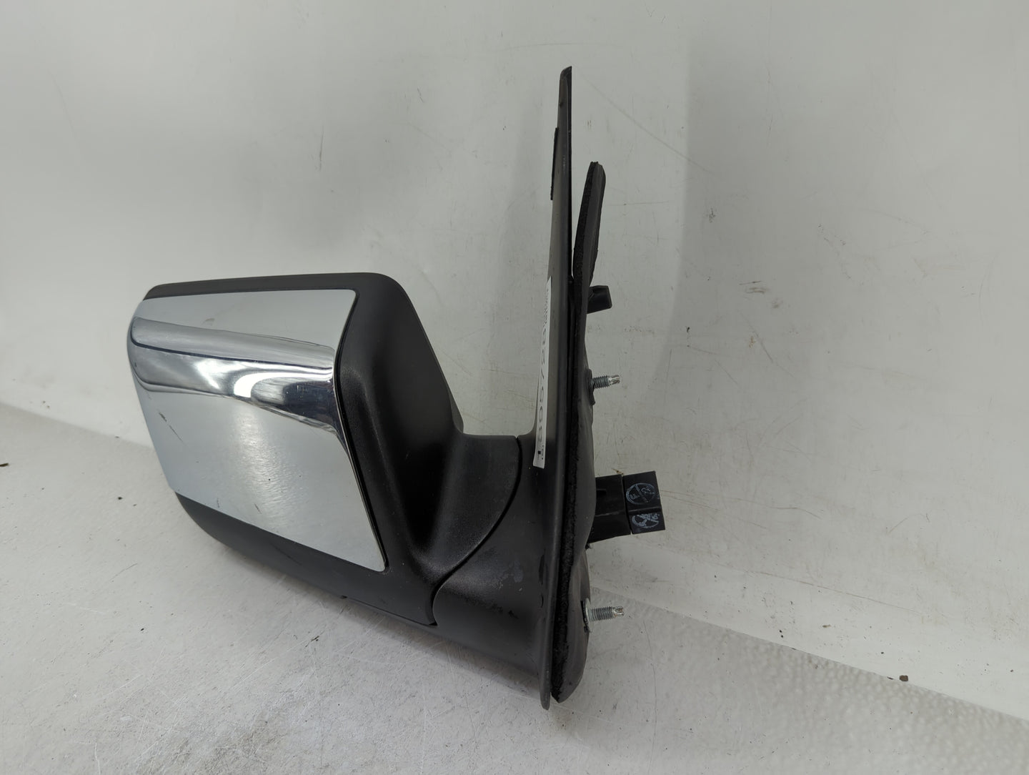 2006-2010 Ford Explorer Passenger Side View Mirror - Right Door Mirror OEM Used - Oemusedautoparts1.com