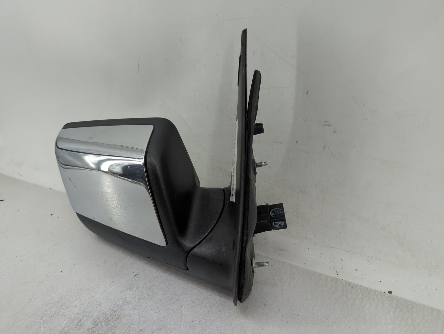 2006-2010 Ford Explorer Passenger Side View Mirror - Right Door Mirror OEM Used - Oemusedautoparts1.com