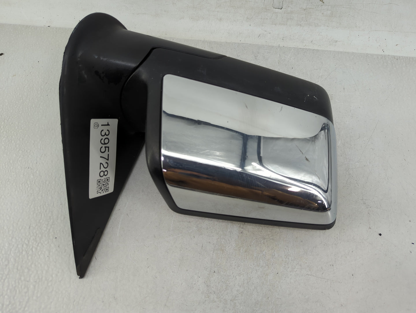 2006-2010 Ford Explorer Passenger Side View Mirror - Right Door Mirror OEM Used - Oemusedautoparts1.com