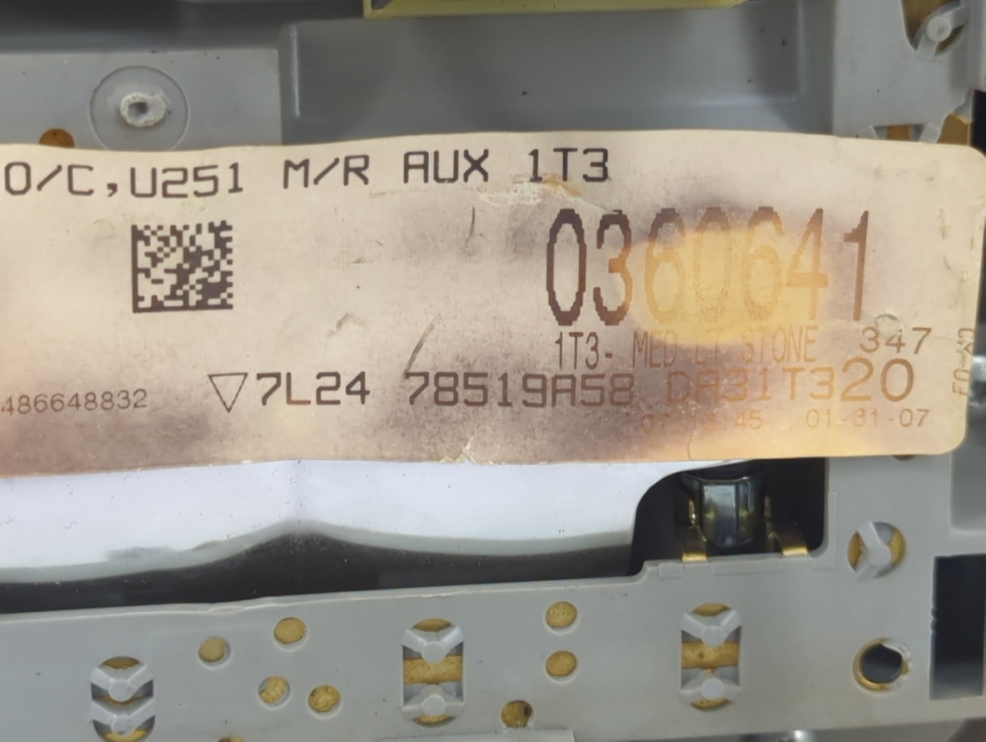 2008 Ford Explorer Overhead Roof Console - Oemusedautoparts1.com