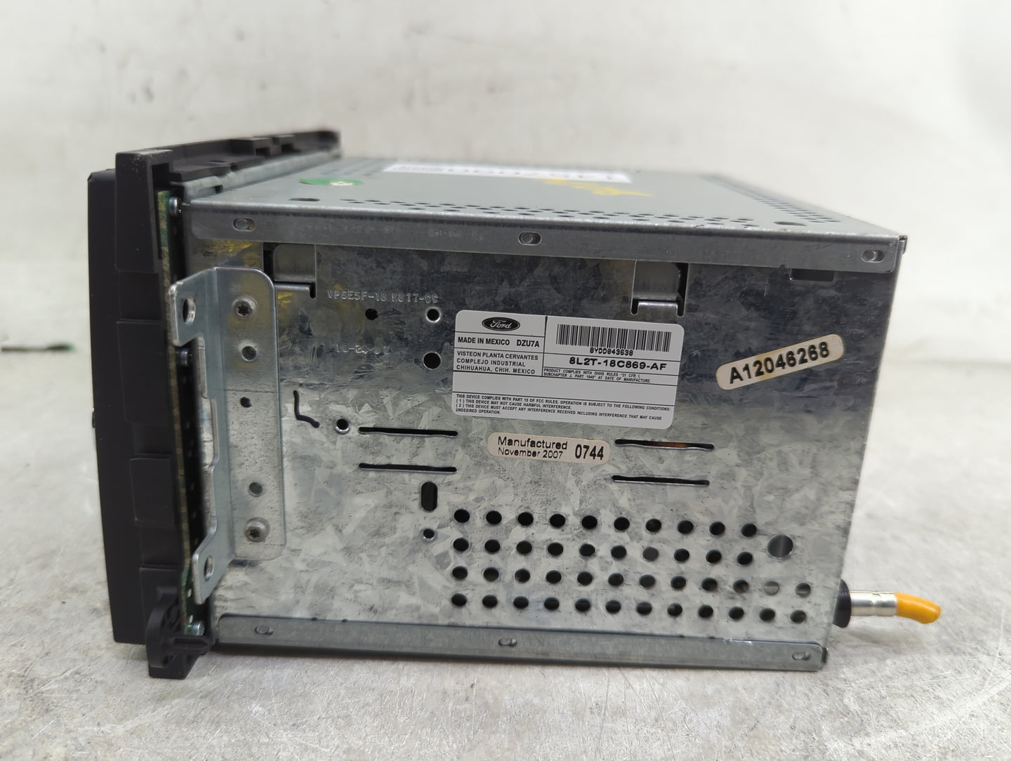 2008-2009 Ford Explorer Radio AM FM Cd Player Receiver Replacement P/N:8L2T-18C869-AF Fits Fits 2008 2009 OEM Used Auto Part