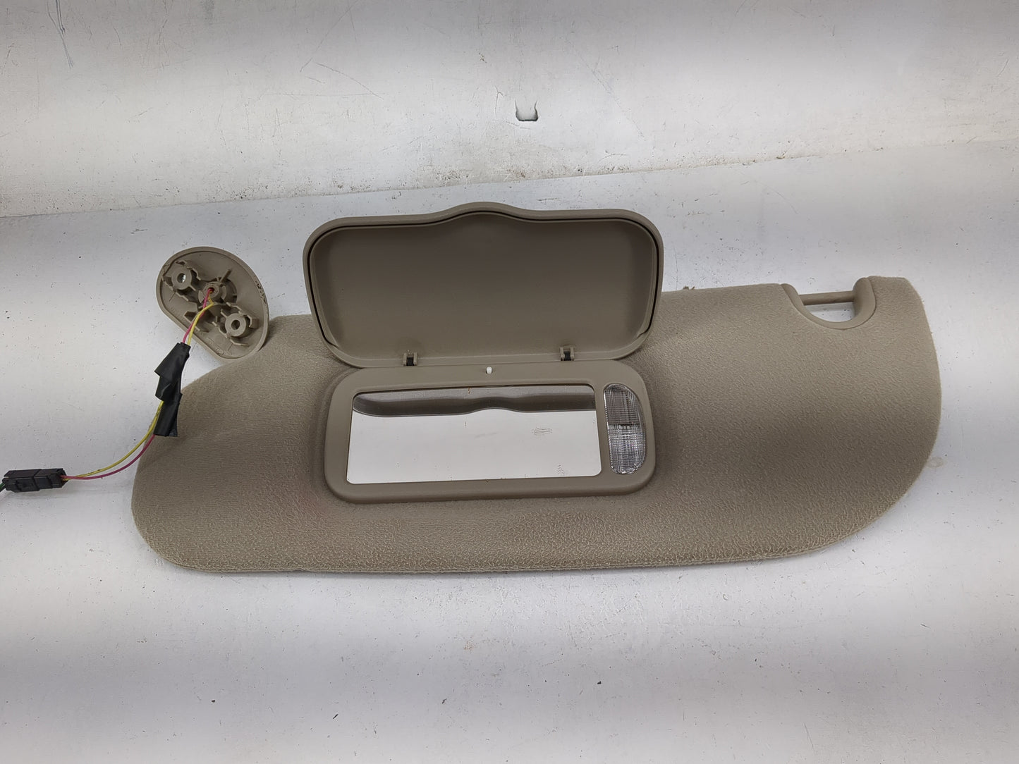 2008 Ford Explorer Sun Visor Shade Replacement Driver Left Mirror Fits OEM Used Auto Parts - Oemusedautoparts1.com