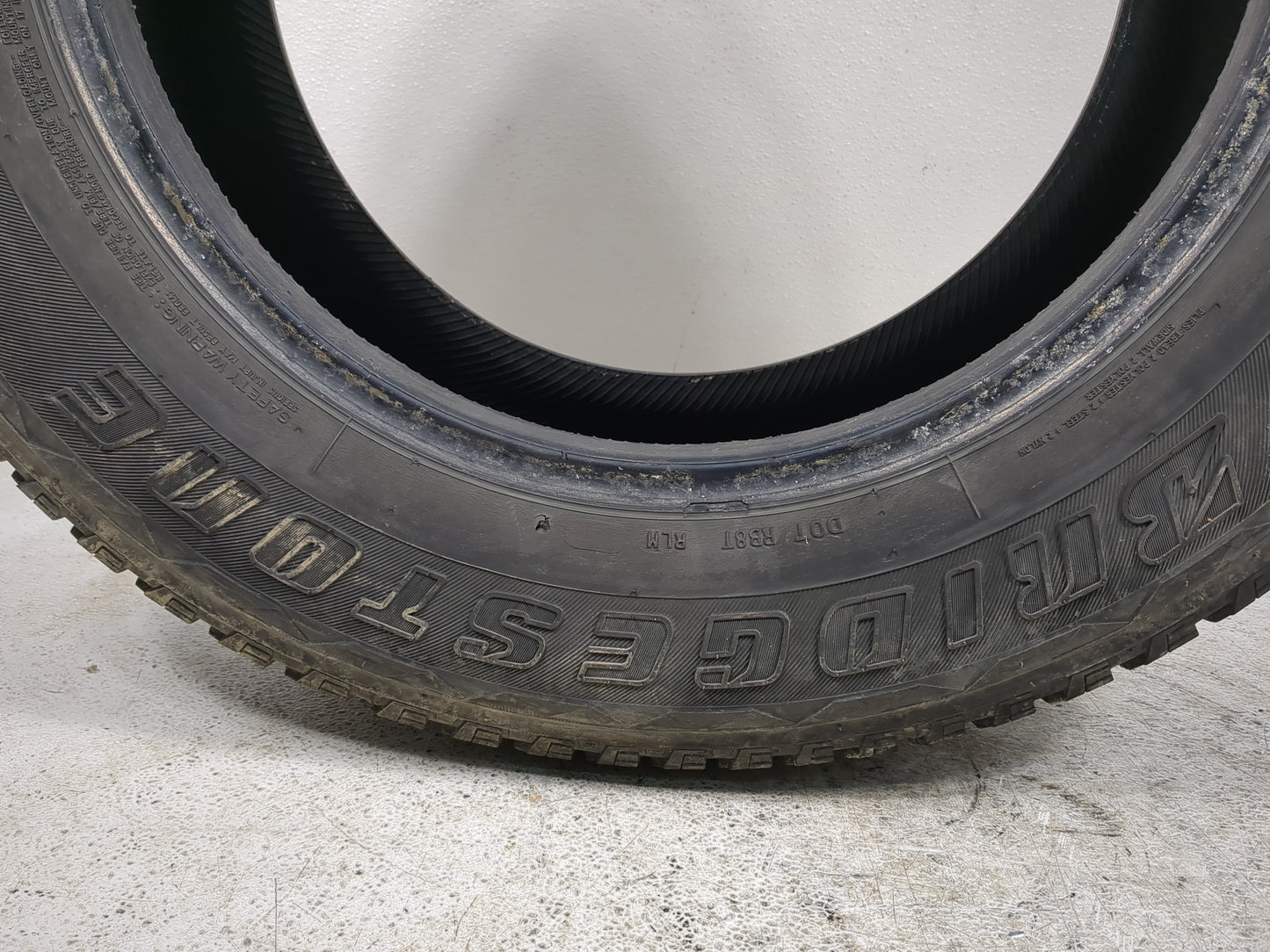 Used Tire P245/65R17 BRIDGESTONE DUELER H/L ALENZA PLUS 105H - Tread Depth 8/32 - Oemusedautoparts1.com
