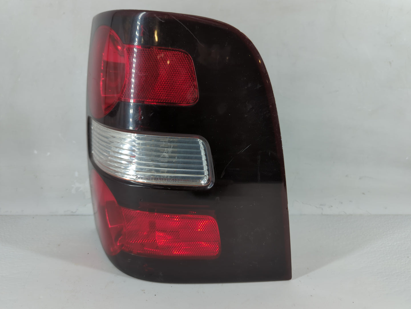 2006-2010 Ford Explorer Tail Light Assembly Driver Left OEM P/N:44ZH-1806E Fits Fits 2006 2007 2008 2009 2010 OEM Used Auto 